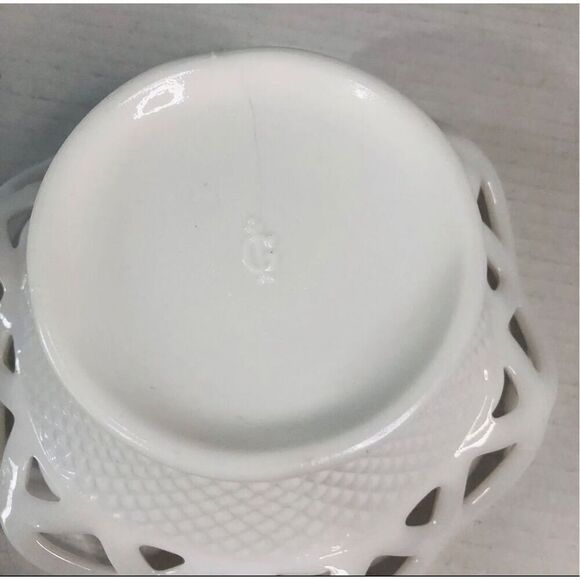 imperial glass ohio laced edge milk glass shallow round bowl 7.5 inch - Picture 4 of 8